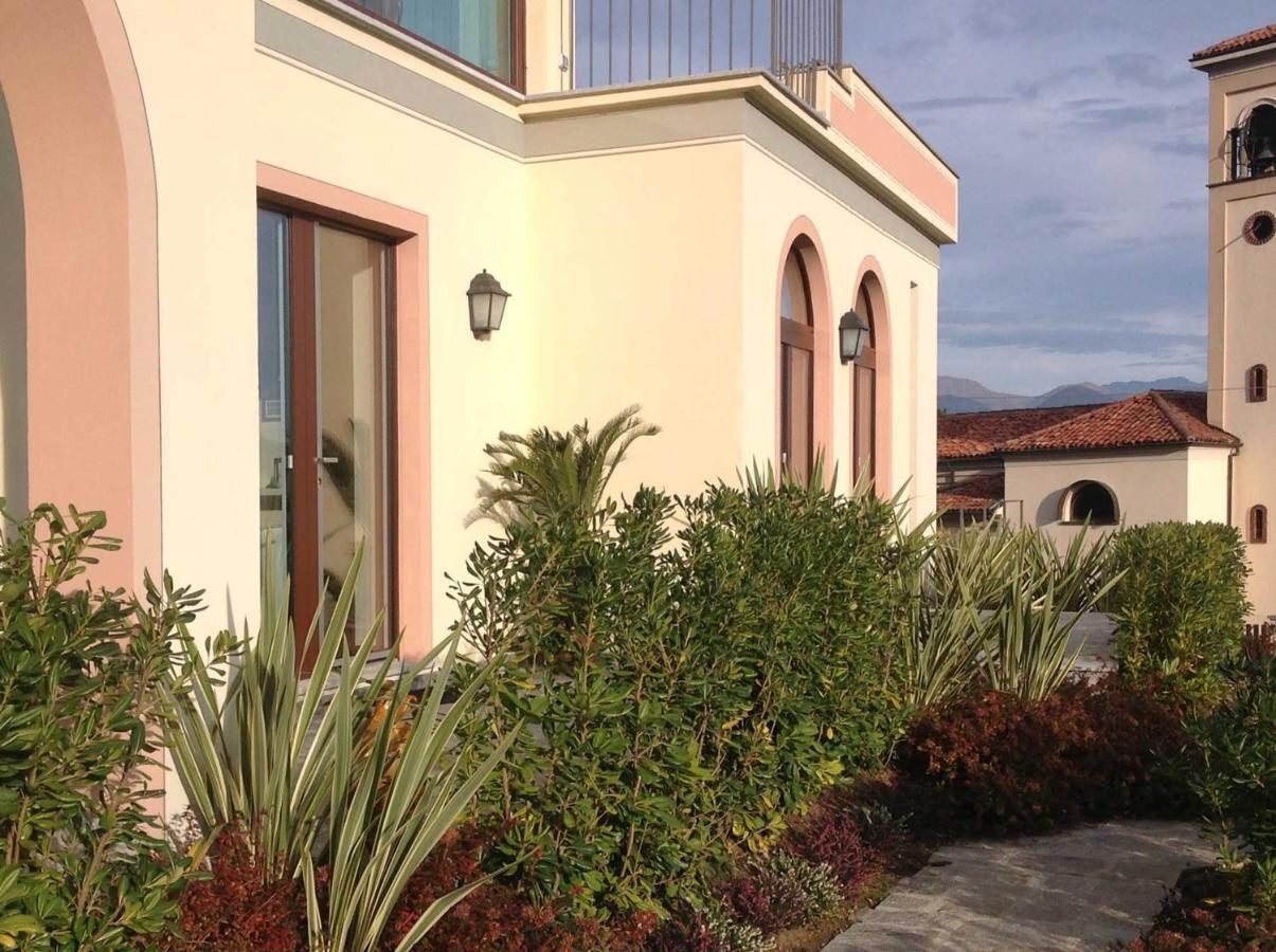 Villa Rubino Apartment Con Giardino E Jacuzzi Vista Lago Stresa Buitenkant foto